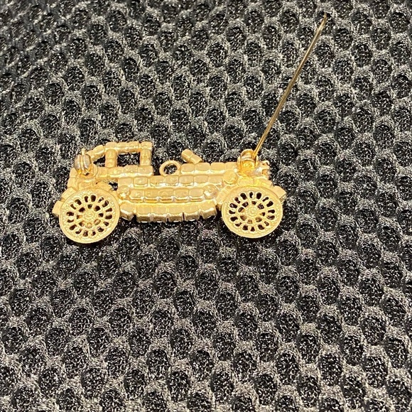 Vintage Model T Car Pendant/ Brooch/Pin Gold Toned Unisex - Picture 4 of 6